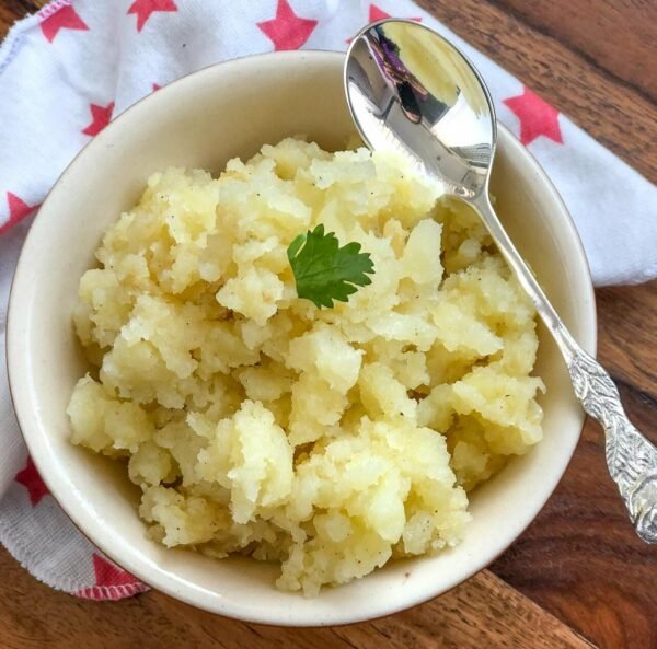 Buttered_Mashed_Potatoes_With_Salt_and_Pepper_Recipe_For_Babies_over_7_months