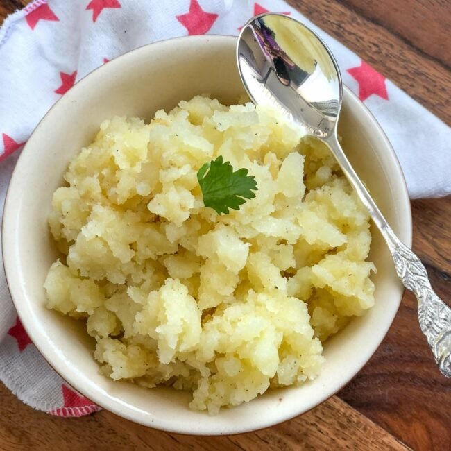Buttered_Mashed_Potatoes_With_Salt_and_Pepper_Recipe_For_Babies_over_7_months